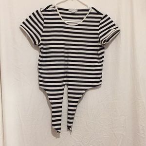 Petite Sophisticate P/S Top Black White Stripe